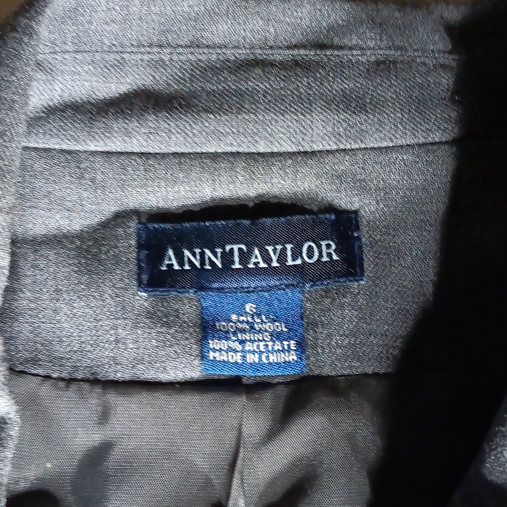 Ann Taylor size 6 100 wool lined blazer